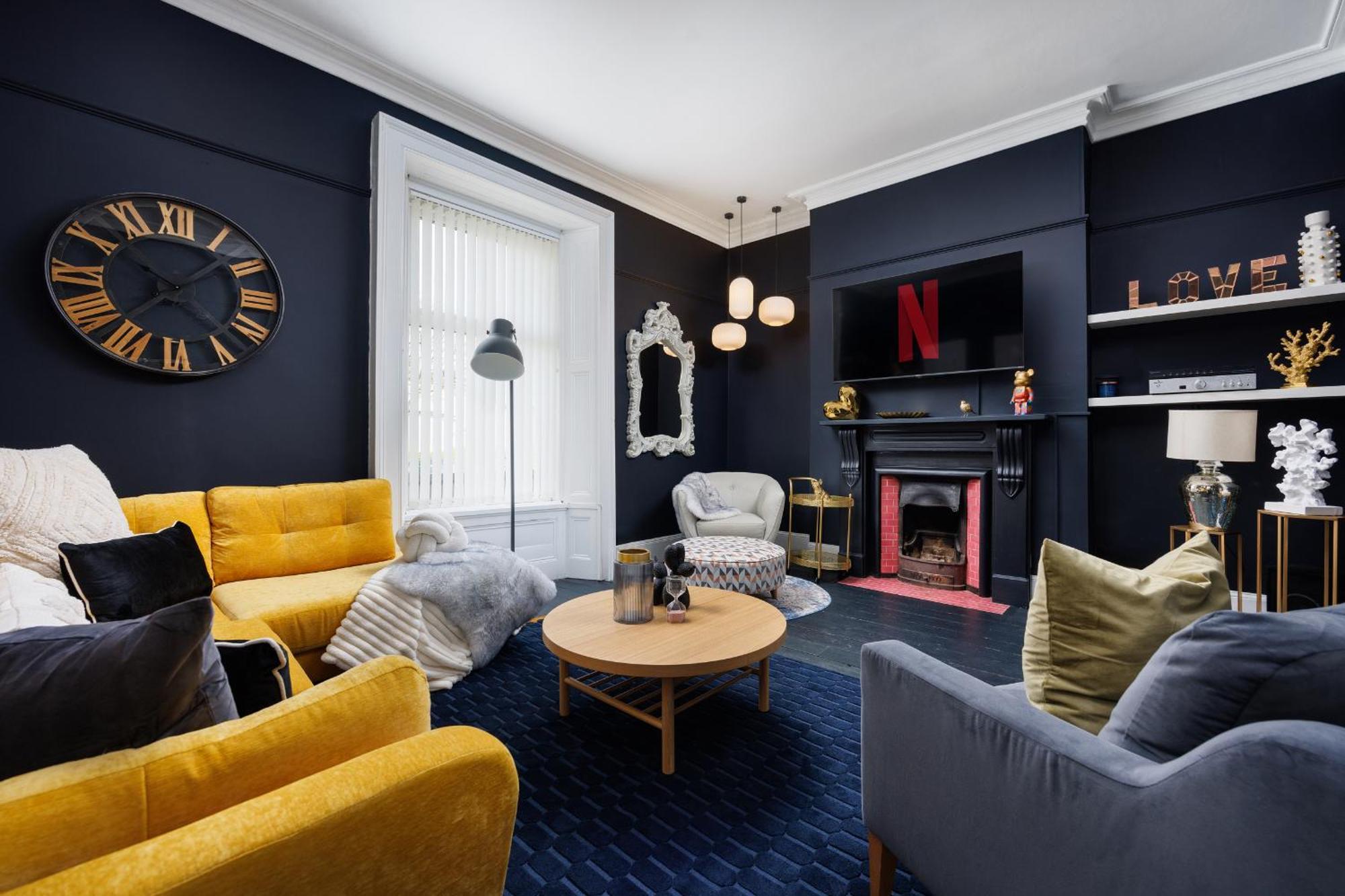 Apartment The Executive - House - Sleeps 8 - Habita Plymouth