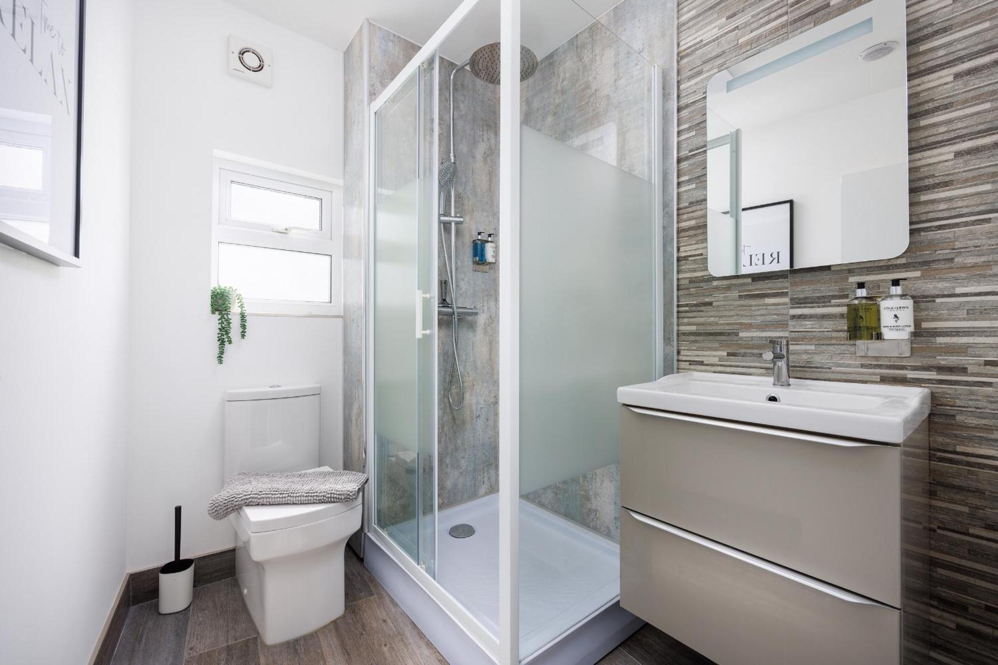 The Executive - House - Sleeps 8 - Habita * Plymouth