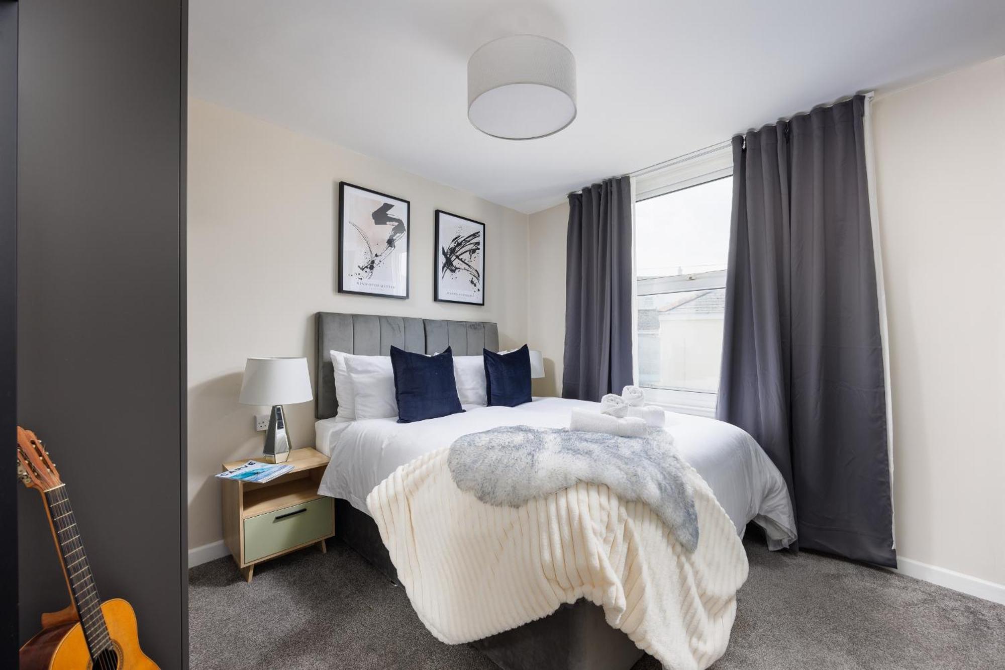 The Executive - House - Sleeps 8 - Habita